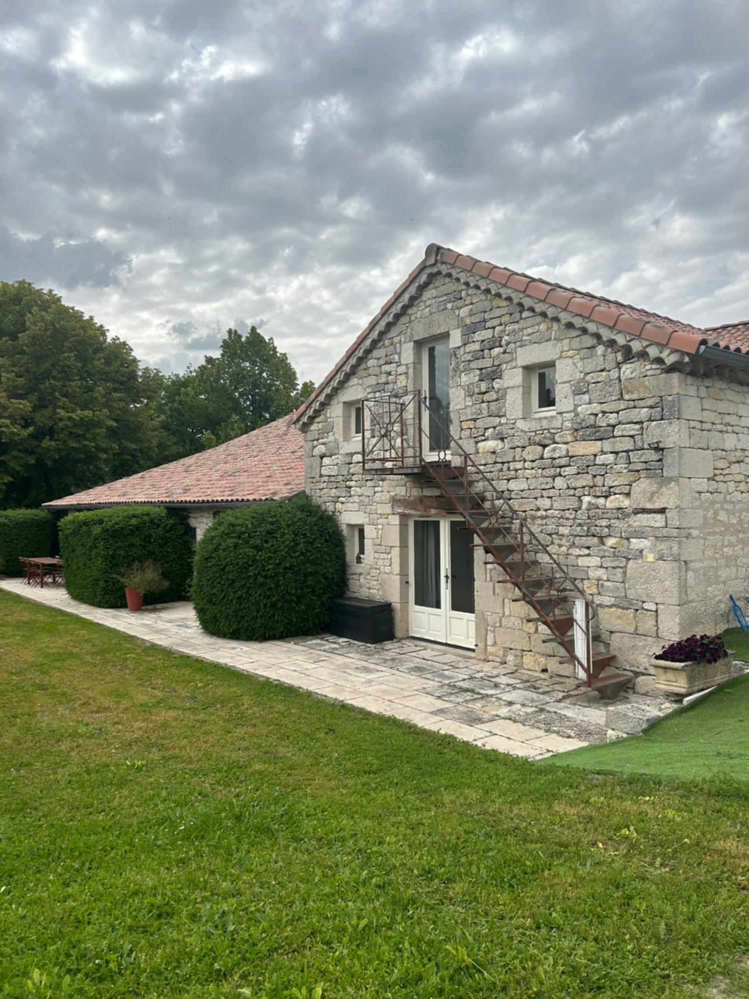 Villa Grange rénovée du XVIIIème siècle à L'Hospitalet  Extérieur photo